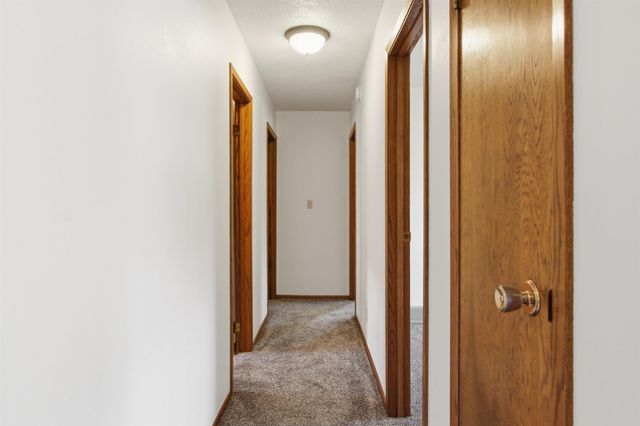 2115 7th Ave NW, Minot, ND 58703