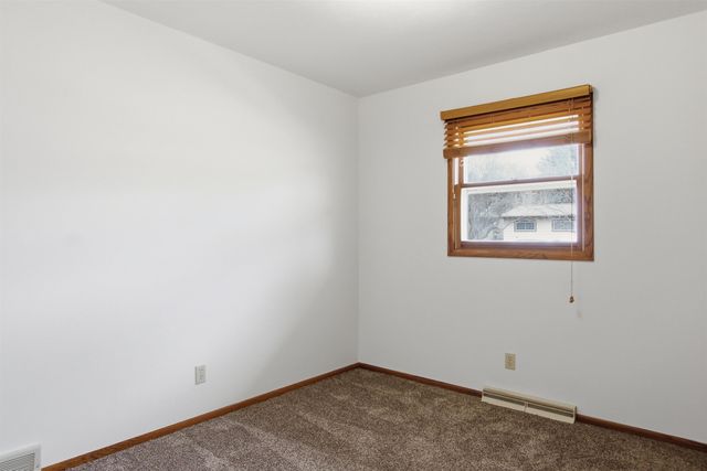2115 7th Ave NW, Minot, ND 58703