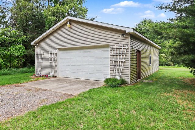 21641 Pine Lake Road, Pennfield Twp, MI 49014