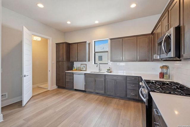 7924 Kennedy Hl Unit 2, San Antonio, TX 78235