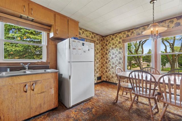 2712 Lincoln ROAD, Kenosha, WI 53143