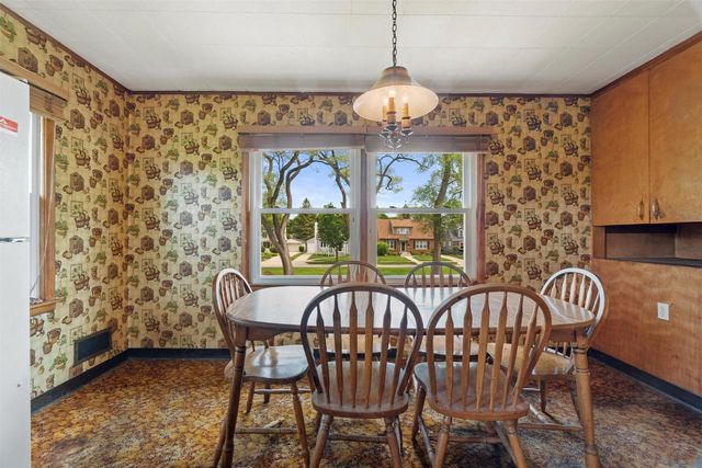 2712 Lincoln ROAD, Kenosha, WI 53143