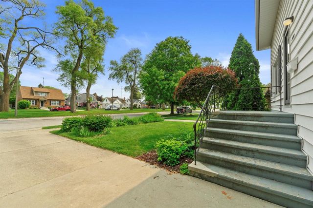 2712 Lincoln ROAD, Kenosha, WI 53143