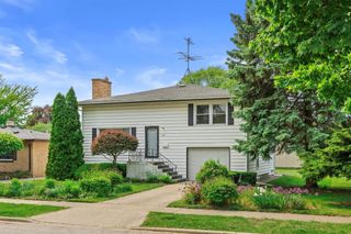 2712 Lincoln ROAD, Kenosha, WI 53143