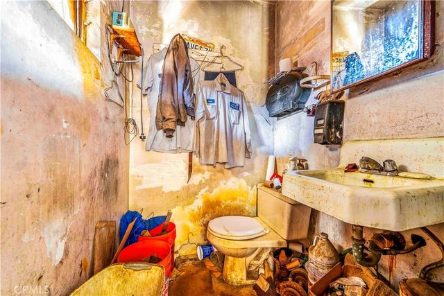 1855 E 62nd, Los Angeles, CA 90001
