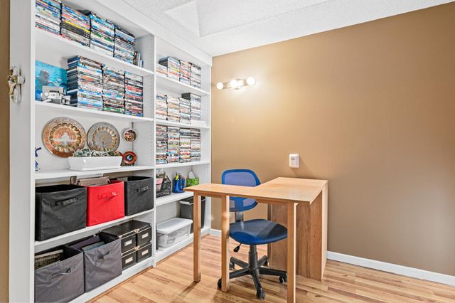 15605 24th Avenue N D, Plymouth, MN 55447