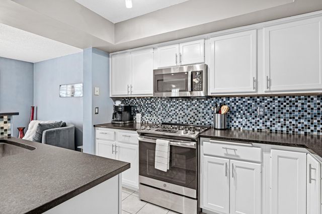 15605 24th Avenue N D, Plymouth, MN 55447