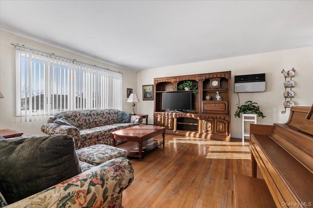 53 Beaumont Drive, Plainview, NY 11803