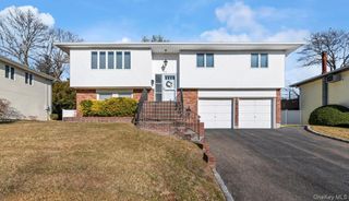 53 Beaumont Drive, Plainview, NY 11803