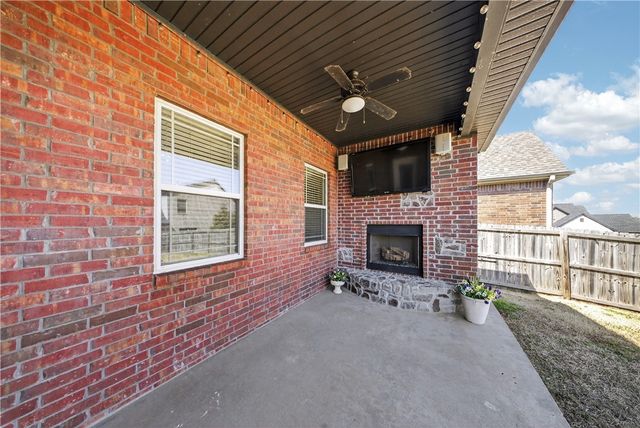 1008 Vista Bell Drive, Cave Springs, AR 72718