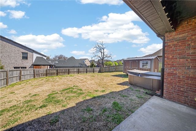 1008 Vista Bell Drive, Cave Springs, AR 72718