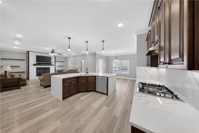 1008 Vista Bell Drive, Cave Springs, AR 72718