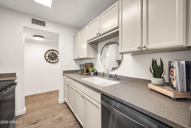 7550 N 12TH Street 124, Phoenix, AZ 85020