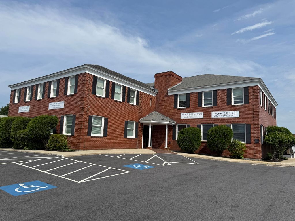 243 U.S. 1 5, Scarborough, ME 04074 — exterior
