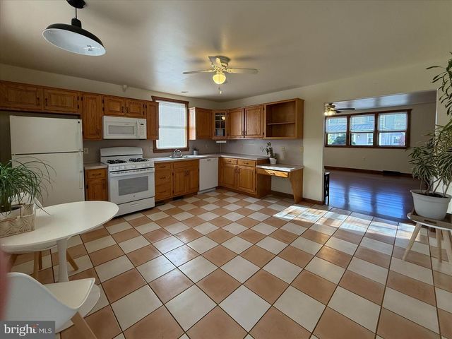 1834 & 1836 OLD LANCASTER PIKE, Reading, PA 19608