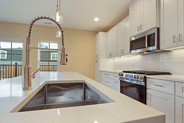 160 Washington Street 160, Barrington, IL 60010