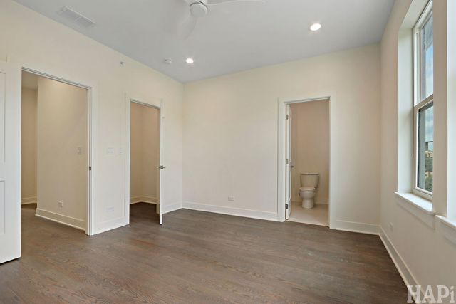 160 Washington Street 160, Barrington, IL 60010