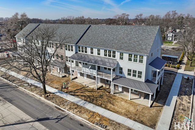 160 Washington Street 160, Barrington, IL 60010