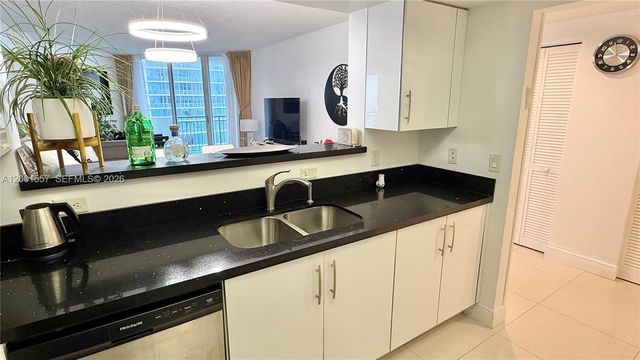 17375 Collins Ave 1006, Sunny Isles Beach, FL 33160