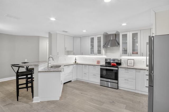 7631 Meadow Road, Dallas, TX 75230