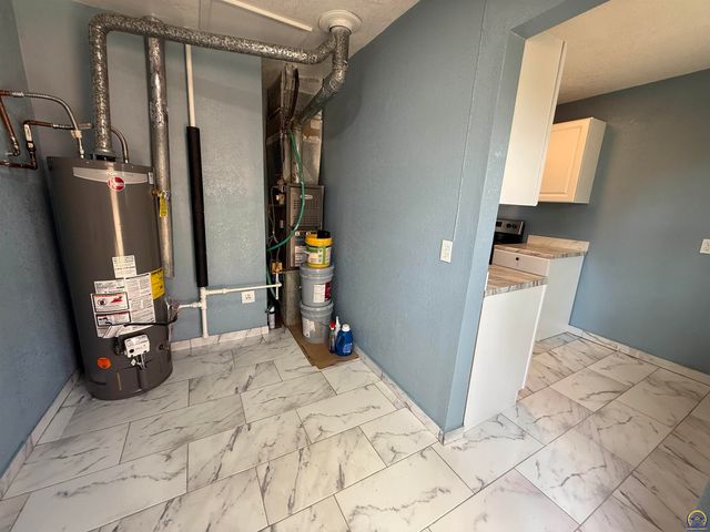 3342 SE Irvingham ST, Topeka, KS 66605