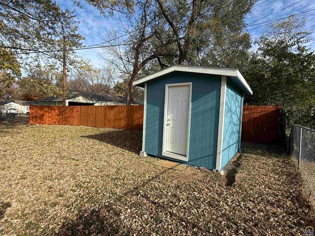 3342 SE Irvingham ST, Topeka, KS 66605