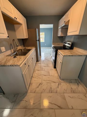 3342 SE Irvingham ST, Topeka, KS 66605