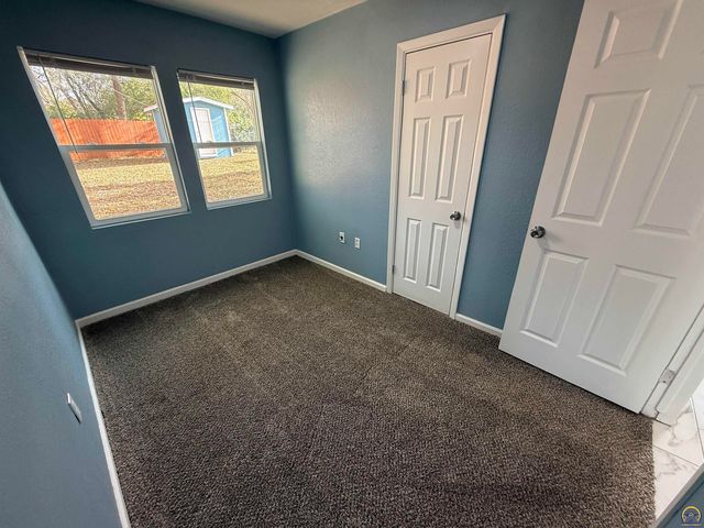 3342 SE Irvingham ST, Topeka, KS 66605