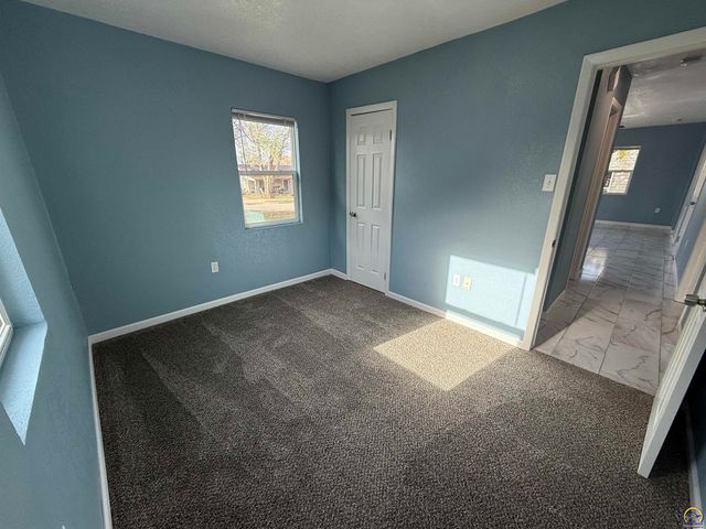 3342 SE Irvingham ST, Topeka, KS 66605