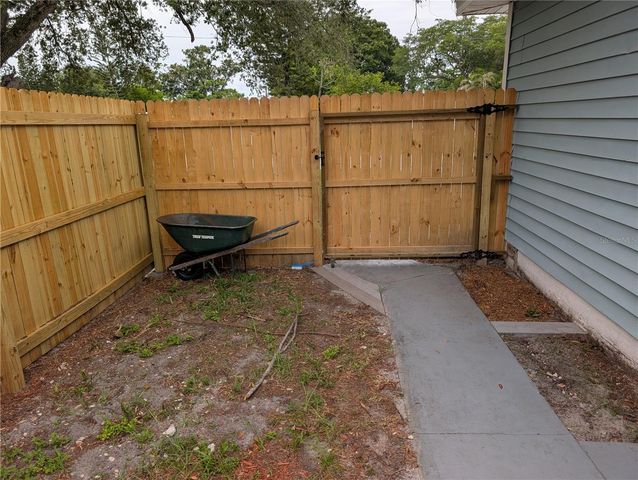 111 W GRAPEFRUIT CIRCLE, Clearwater, FL 33759