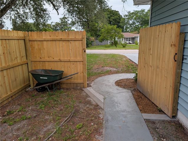 111 W GRAPEFRUIT CIRCLE, Clearwater, FL 33759