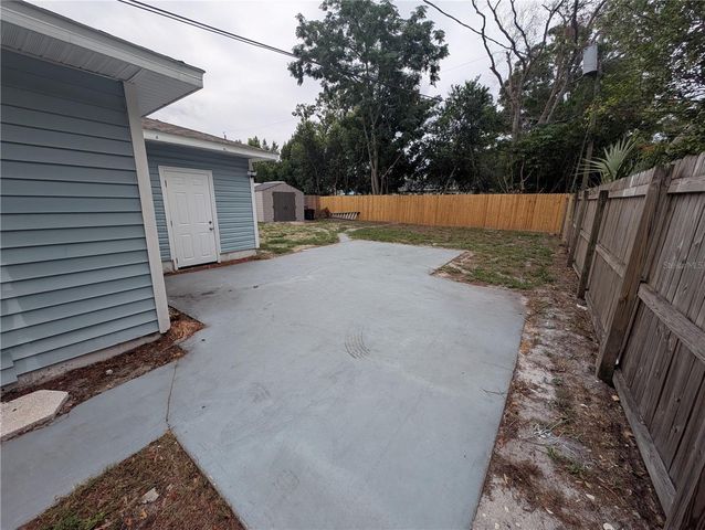 111 W GRAPEFRUIT CIRCLE, Clearwater, FL 33759
