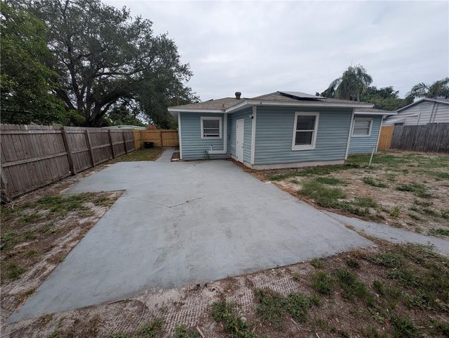 111 W GRAPEFRUIT CIRCLE, Clearwater, FL 33759