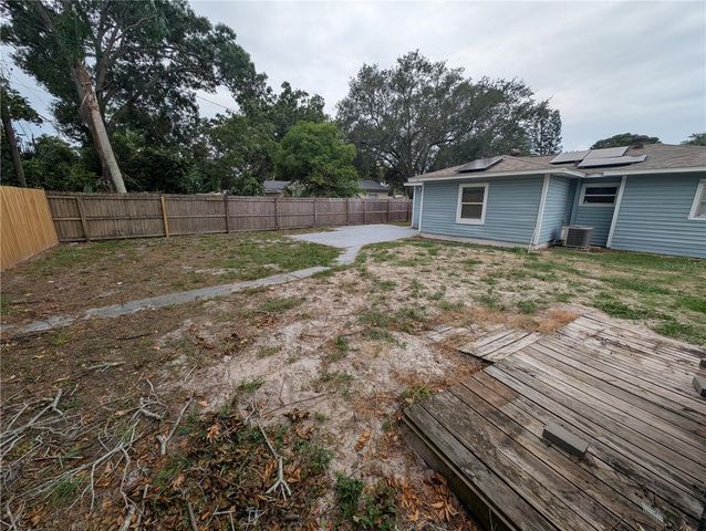 111 W GRAPEFRUIT CIRCLE, Clearwater, FL 33759