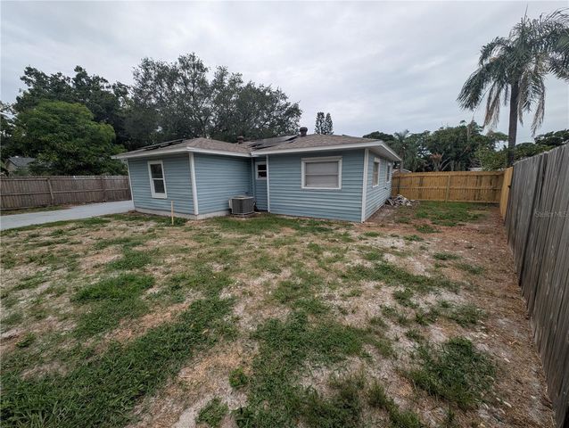 111 W GRAPEFRUIT CIRCLE, Clearwater, FL 33759
