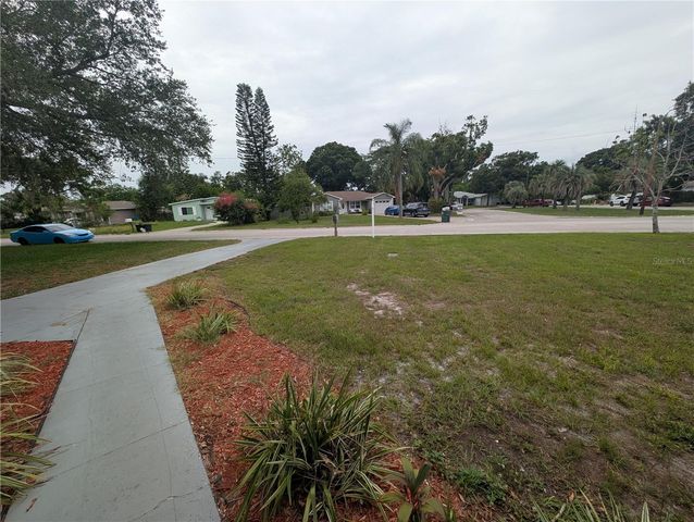 111 W GRAPEFRUIT CIRCLE, Clearwater, FL 33759