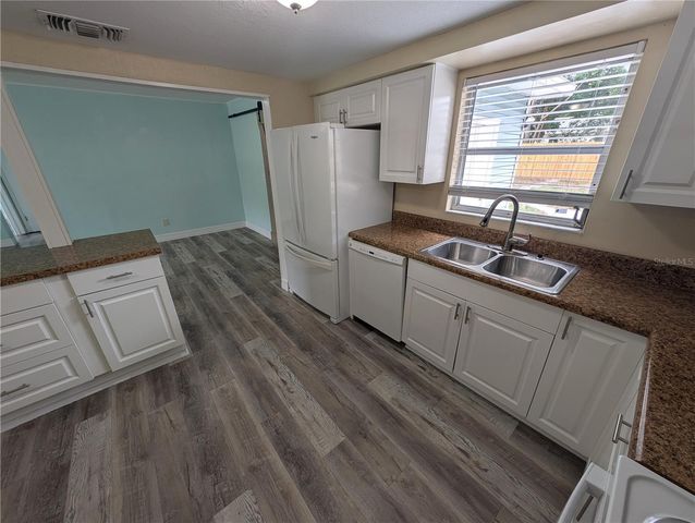 111 W GRAPEFRUIT CIRCLE, Clearwater, FL 33759