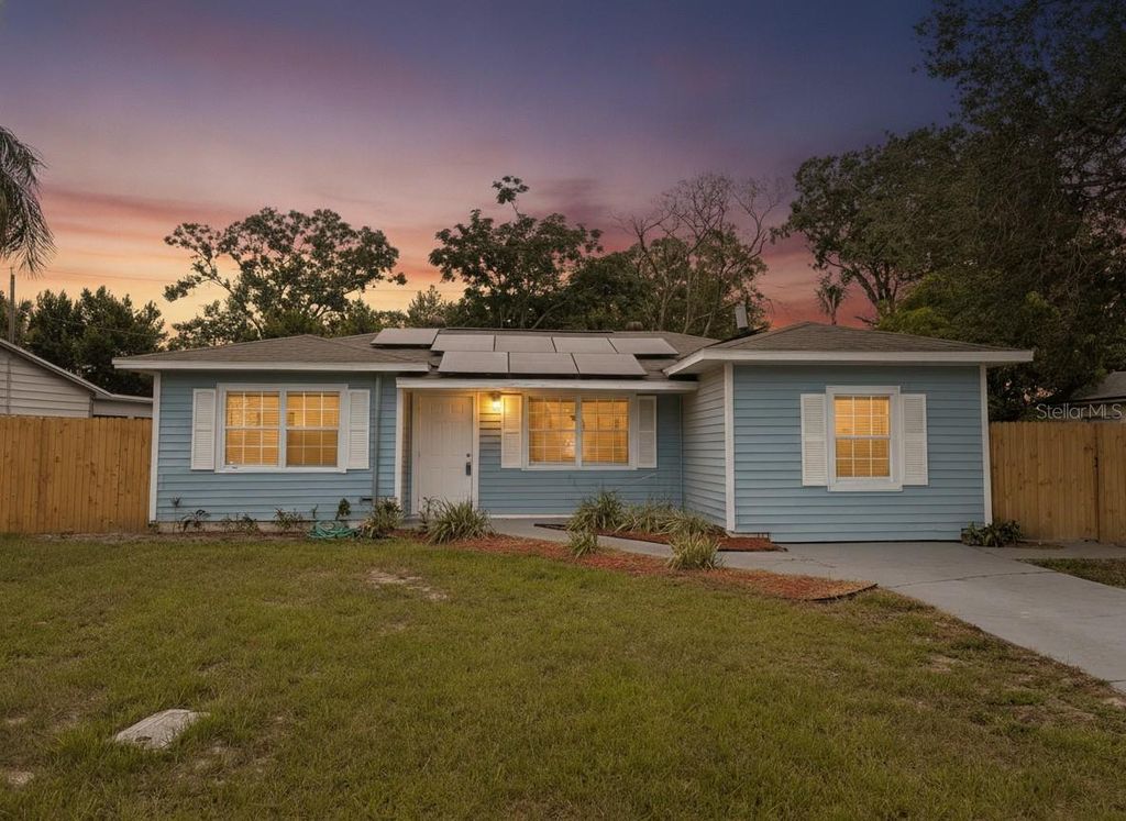 111 W GRAPEFRUIT CIRCLE, Clearwater, FL 33759