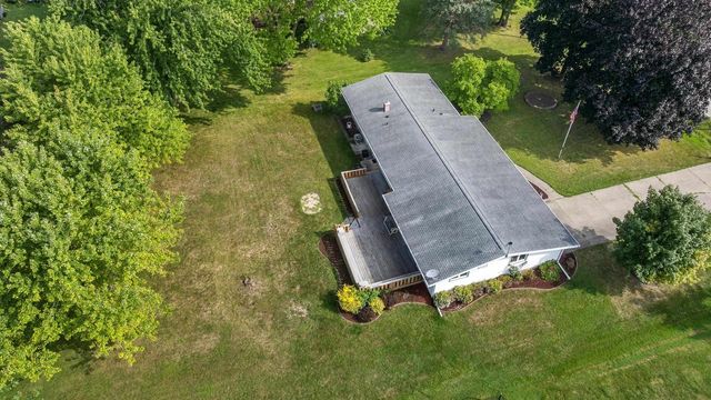 943 N OAKWOOD ROAD, Oshkosh, WI 54904