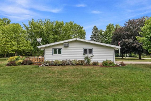943 N OAKWOOD ROAD, Oshkosh, WI 54904