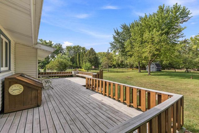 943 N OAKWOOD ROAD, Oshkosh, WI 54904