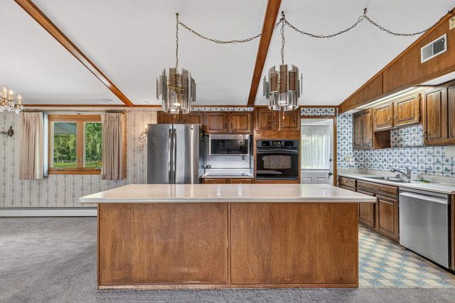 943 N OAKWOOD ROAD, Oshkosh, WI 54904