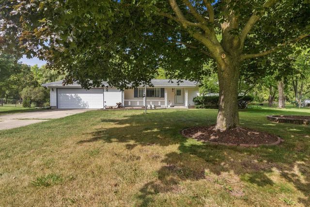 943 N OAKWOOD ROAD, Oshkosh, WI 54904