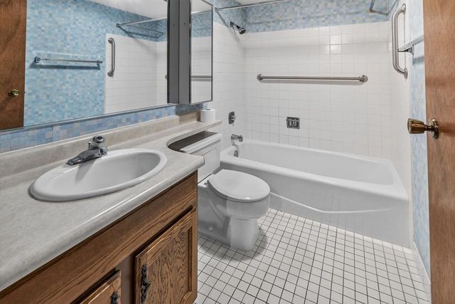 943 N OAKWOOD ROAD, Oshkosh, WI 54904