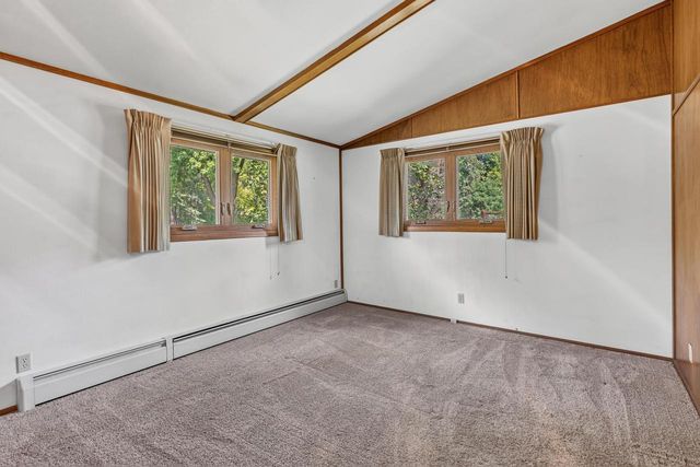 943 N OAKWOOD ROAD, Oshkosh, WI 54904