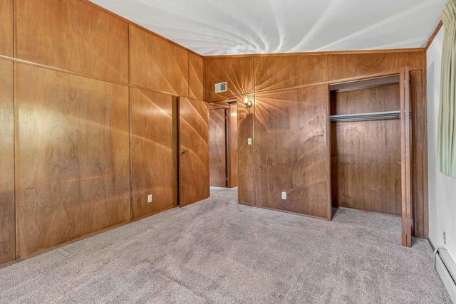 943 N OAKWOOD ROAD, Oshkosh, WI 54904