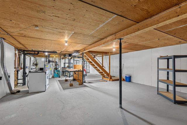 943 N OAKWOOD ROAD, Oshkosh, WI 54904
