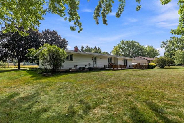 943 N OAKWOOD ROAD, Oshkosh, WI 54904