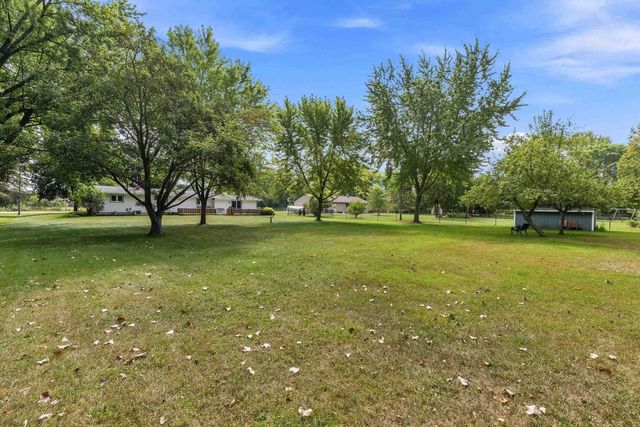 943 N OAKWOOD ROAD, Oshkosh, WI 54904