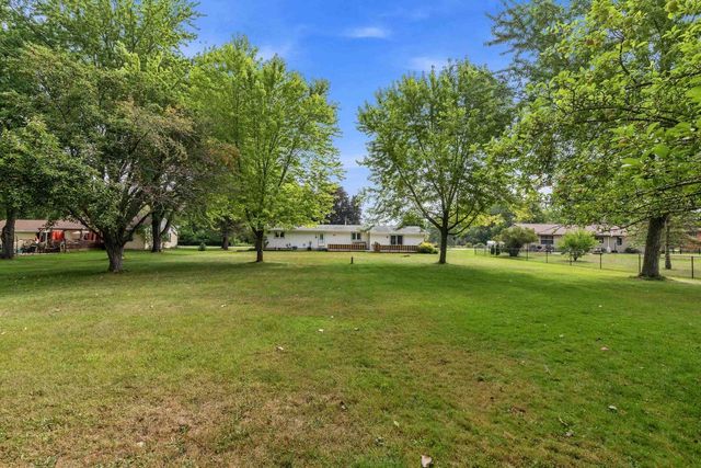 943 N OAKWOOD ROAD, Oshkosh, WI 54904